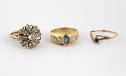 Lot of three rings in yellow gold (750) including...