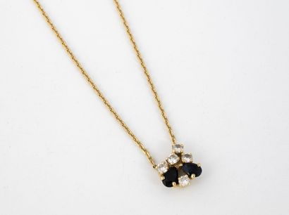 Yellow gold (750) forçat chain necklace centered...