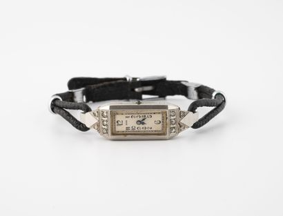 ARCADIA Ladies' wristwatch.

Rectangular case in platinum (850) with geometrically...