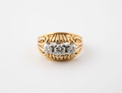 Yellow gold (750) openwork ring with scrolling...