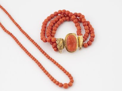 null Bracelet with three rows of faceted red coral (Corallium spp) (Corallidae spp)...