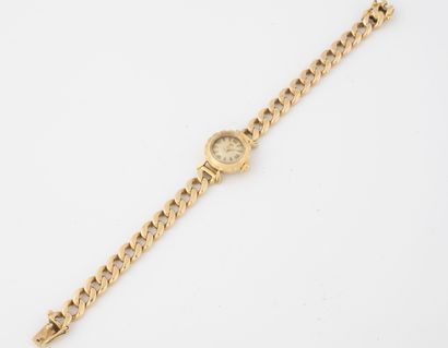 LIP Montre bracelet de dame en or jaune (750) .

Boîtier rond à lunette ondulée....