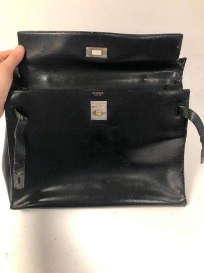 HERMES Paris Kelly bag 35 cm saddler version in black box calf.

Inside in black...