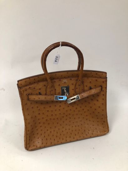 HERMES PARIS - MADE IN FRANCE Birkin bag in gold ostrich. 

Small model 30 cm.

Gold...