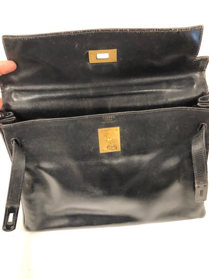 HERMES PARIS - MADE IN FRANCE Kelly bag 32 cm version returned in black box calf.

Inside...