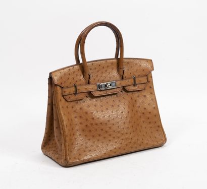 HERMES PARIS - MADE IN FRANCE Birkin bag in gold ostrich. 

Small model 30 cm.

Gold...