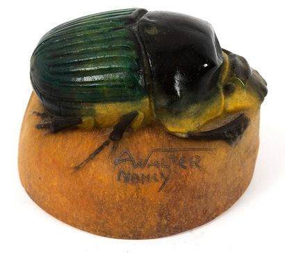 Amalric WALTER (1870 -1959) Presse papier scarabée.
Epreuve en pâte de verre brune,...