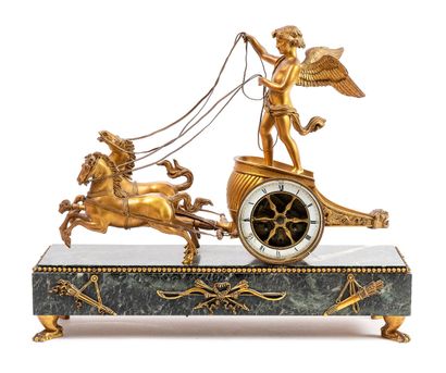 Pendule au char de l'Amour, tiré par deux chevaux impétueux, en bronze doré, au...