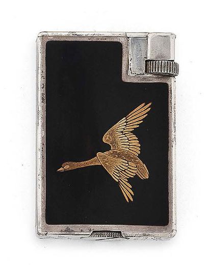 Alfred DUNHILL, Paris & NAMIKI Manufacturing Compagny Briquet de poche à essence,...