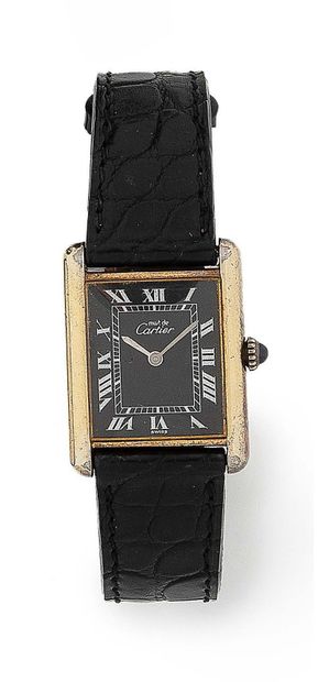 MUST de CARTIER Tank
Montre bracelet de dame.
Boîtier rectangulaire en vermeil (800).
Cadran...