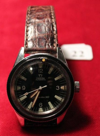 OMEGA "SEAMASTER 300" Montre bracelet d'homme en acier, cadran noir avec index bâtons...