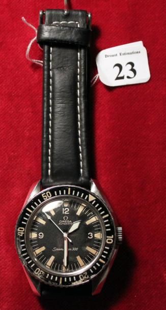 OMEGA "SEAMASTER 300" Montre bracelet d'homme en acier, cadran noir avec index bâtons...