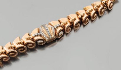 JAEGER LECOULTRE Elégant bracelet montre de dame en or et platine, couvercle losangique...