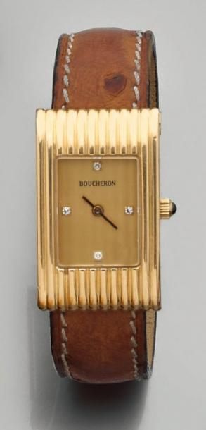 BOUCHERON "REFLET" Montre bracelet de dame en or, cadran doré rainuré avec index...