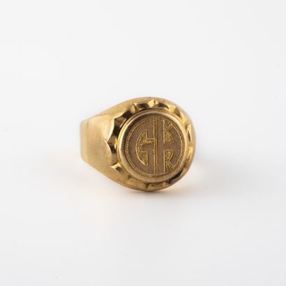Yellow gold (750) signet ring with oval plate,...