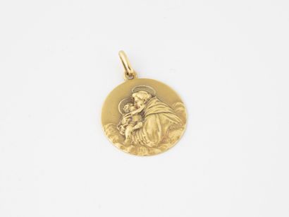 null Médaille ronde en or jaune (750) figurant Saint-Antoine de Padoue et le Christ...
