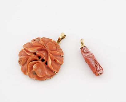 Two pendants with yellow gold (750) mounts...