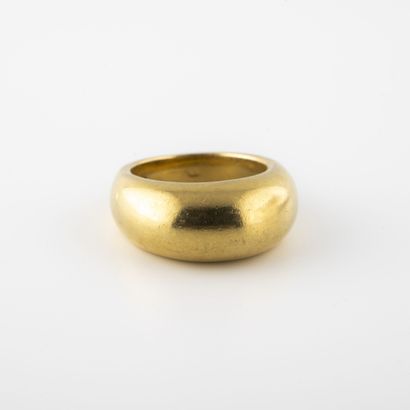 null Yellow gold (750) ring. 

Total weight : 16,6 g - Finger size : 53. 

Wear and...