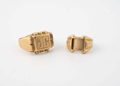 null Two rings including :

- A signet ring with a square plate engraved JC. 

Finger...