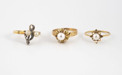 Three rings in yellow gold (750) decorated...