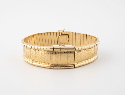 null Bracelet articulé en or jaune (750) à maillons rectangulaires en chute aux bords...