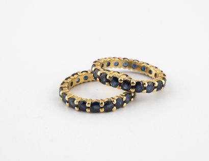 null Two American wedding rings in yellow gold (750) set with round sapphires. 

Total...
