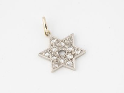 null Pendant Star of David in white gold (750) paved with brilliant-cut old or modern...
