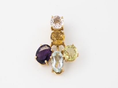 Pendant in yellow gold (750) decorated with...