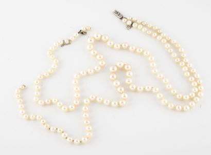 Collier à deux rangs de perles blanches de...