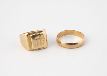 null Lot comprising a yellow gold (750) Parisian wedding ring and a yellow gold (750)...