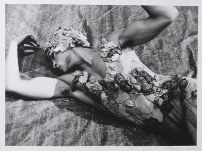 Karl LAGERFELD Baptiste GIABICONI lying down. Costume petals. 
Monochrome inkjet...