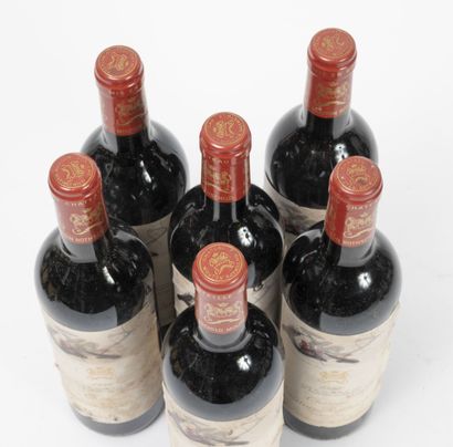 CHÂTEAU MOUNTON ROTHSCHILD 6 bouteilles, 1996.

GCC1 Pauillac.

Niveau haut goulot.

Usures,...