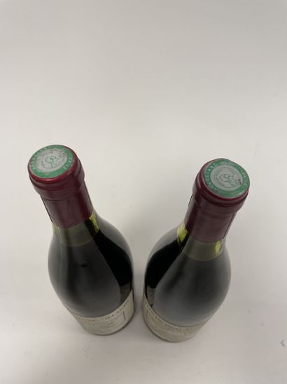 COTE DE BEAUNE-VILLAGES 2 bouteilles, 1972.

Niveau légèrement bas.

Frottements,...