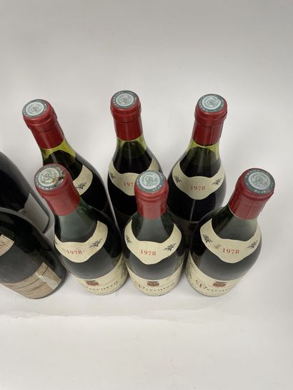 BEAUNE-GREVES 6 bottles, 1976.

Domaine Goud de Beaupuis.

Low and very low level.

Stains,...