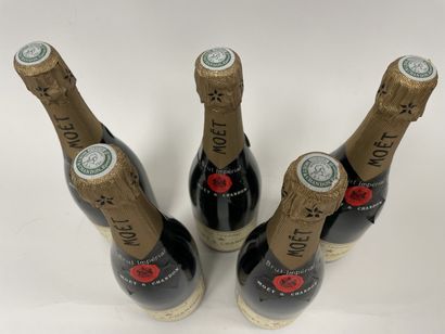 MOET & CHANDON 5 bottles.

Good condition.

Small stains and rubs to the labels and...