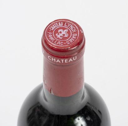Château Lynch Bages 1 bouteille, 1990.

GCC5 Pauillac.

Niveau goulot.

Petites taches...