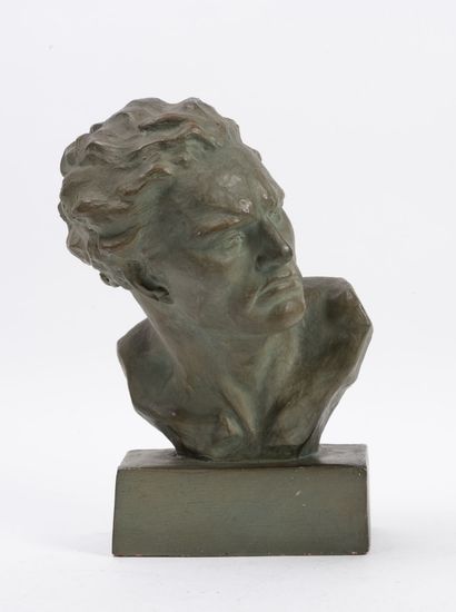 UGO CIPRIANI (1887-1960) Buste de Jean Mermoz.

Épreuve en terre cuite.

Signée au...