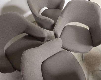 Eero Saarinen (1910-1961) Lot de 8 fauteuils Conférence.

Modèle conçu en 1957.

Structure...