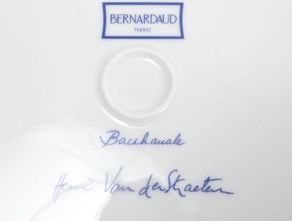 Hervé VAN DER STRAETEN (1965) pour BERNARDAUD Bacchanale.

Grand plat en porcelaine...