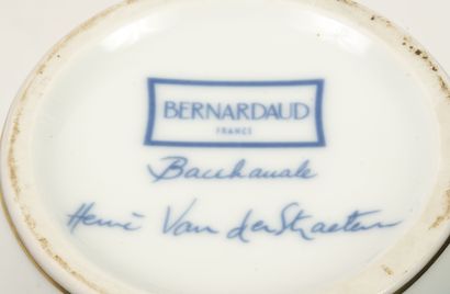 Hervé VAN DER STRAETEN (1965) pour BERNARDAUD Bacchanal.

White porcelain vase with...