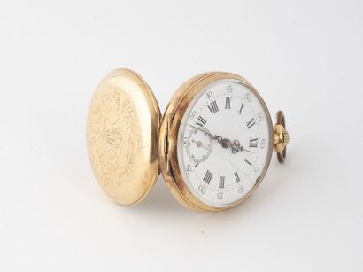 null Pocket watch in yellow gold (750).

Back cover with chased cartouche decoration...