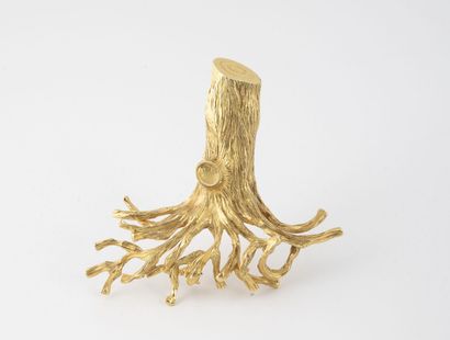 null Broche en forme de tronc et racines en or jaune (750). 

Épingle en or jaune...