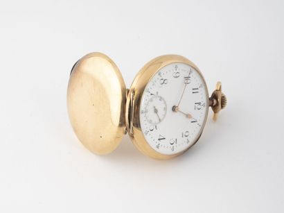 null Pocket watch in yellow gold (750). 

Plain back cover. 

White enamelled dial,...