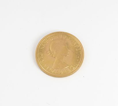 Angleterre Une pièce d'un souverain or Élisabeth II.

1957.

Poids : 8 g.

Légères...