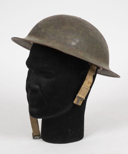 null American helmet model 1917 A1 in steel painted khaki.

With leather interior...
