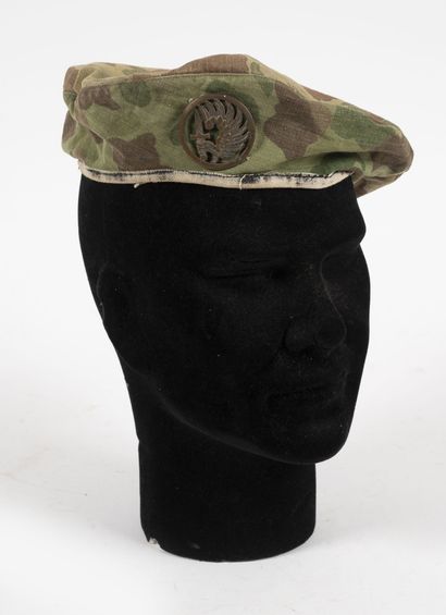 null Beret of artisanal confection.

In US camouflage canvas, lined with white canvas...