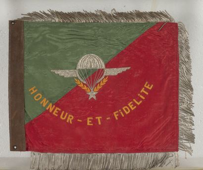  Fanion souvenir de la Compagnie Parachutiste- 3e R.E.I. 
Honneur et Fidélité. 
29...