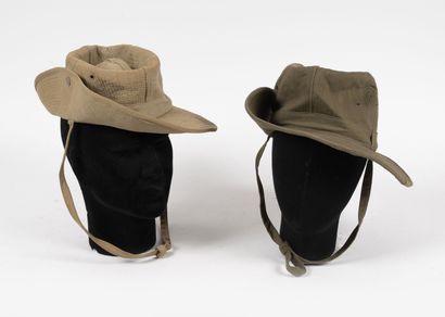 Deux chapeaux de brousse modèle 49 avec cachet...