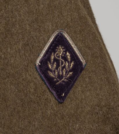 France Uniforme de soldat au service de santé des armées, circa 1970-1975.

Comprenant...