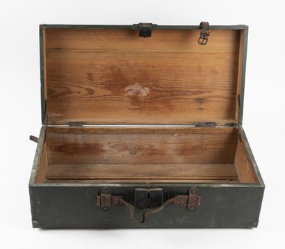 null Small painted wooden trunk of Lt. Garreau of the 10th Cie of the 13th RTA.

22...